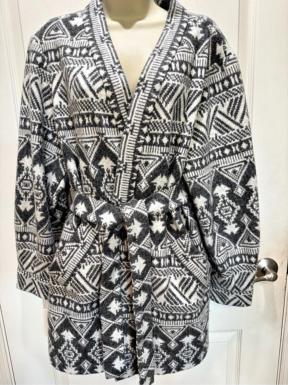 Laundry by Shelli Segal Plush Southwestern Print Wrap Sweater Jacket Gray & Gray